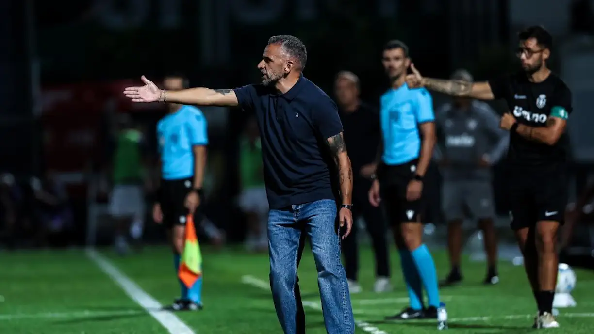 Jogo "simples de analisar" e lances polémicos: Tudo o que disse Rui Borges após deslize do Sporting