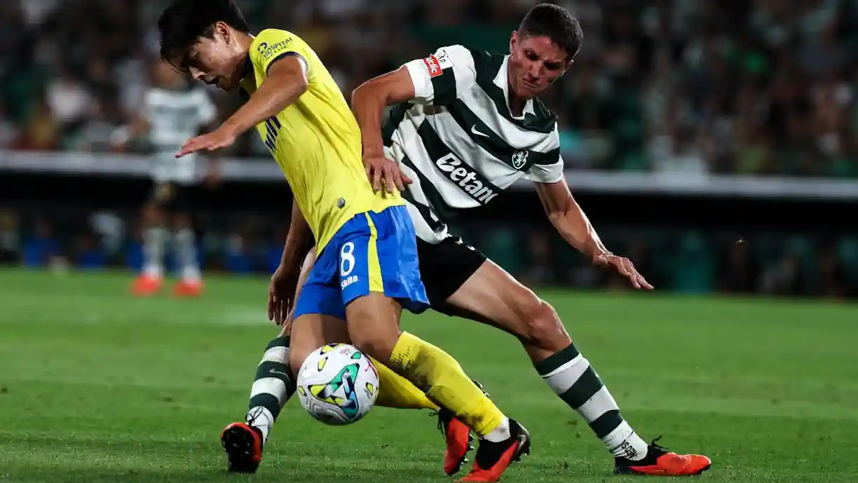  Sporting ficou reduzido a dez jogadores frente ao Arouca, mas, na opinião de Iturralde González, a equipa visitante também deveria ter tido um expulso