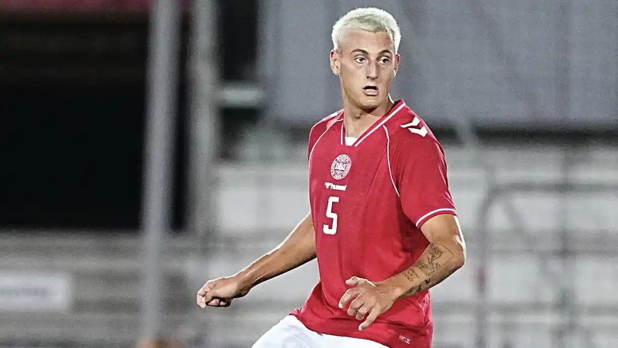 Na sua oitava internacionalização pelos sub-21 da Dinamarca, Silas Andersen viu um ex Sporting marcar um bis