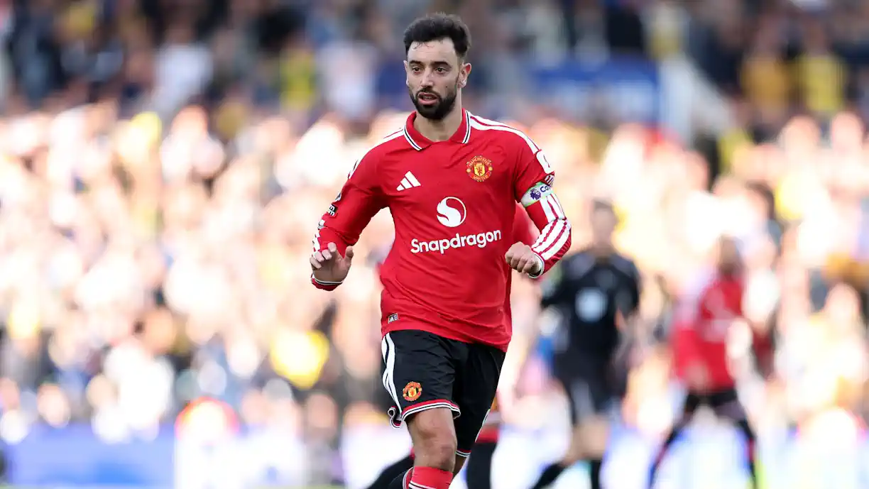 Problemas para Bruno Fernandes! Médio muda de posição e Carragher alerta: "Não vai ficar contente"