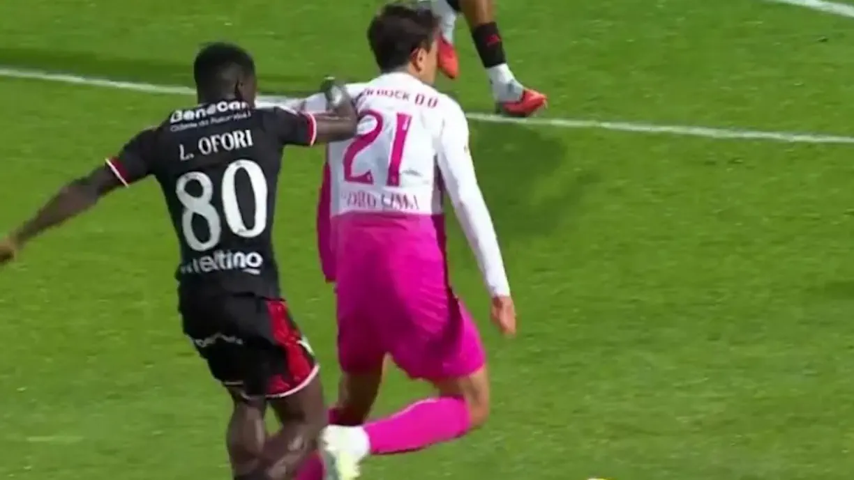 Pedro Henriques sem dúvidas sobre cor do cartão no lance de Pedro Lima no Casa Pia - Sporting