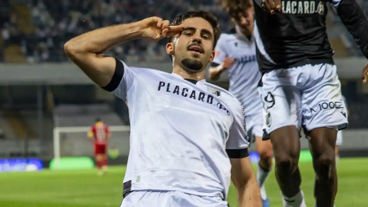 Sporting e Benfica entram na corrida por Tony Strata; Transferência promete complicações